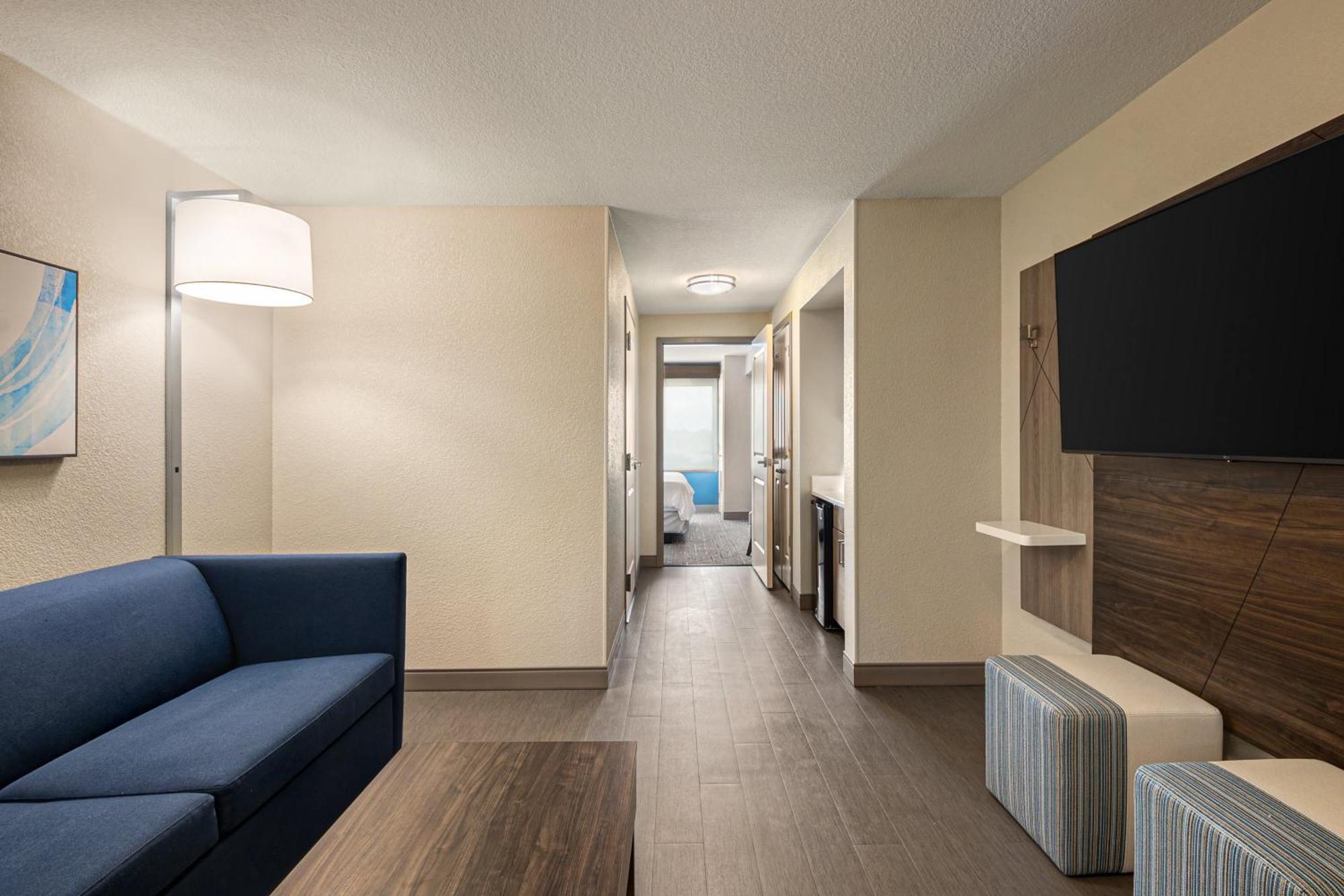 Hotel Holiday Express By Ihg 2*